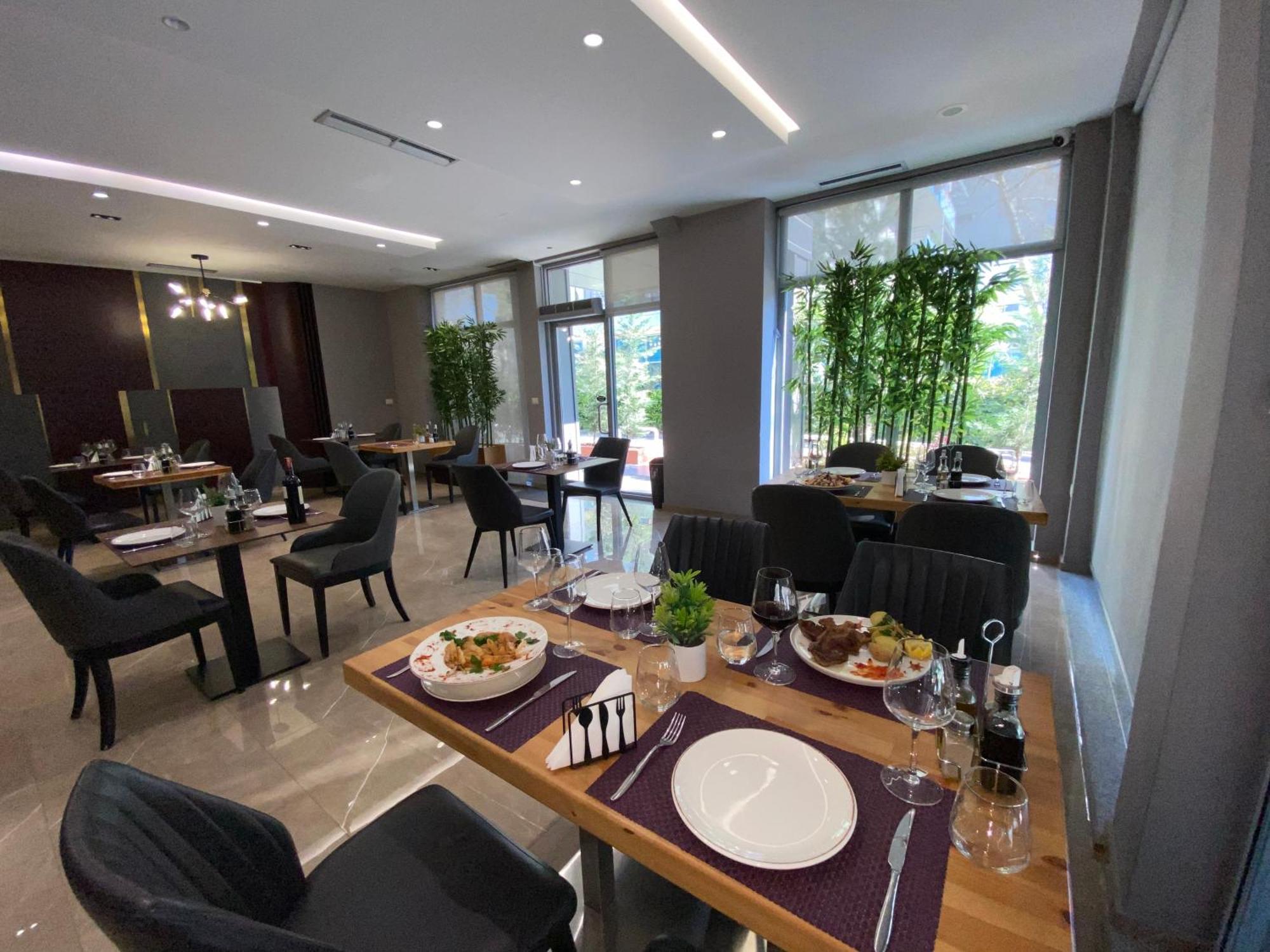 טיראנה Doanesia Premium Hotel & Spa מראה חיצוני תמונה